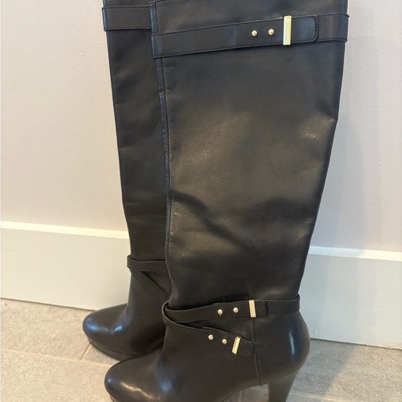 Elegant Black Heeled Boots with Strap Detail - Picture 3 of 3